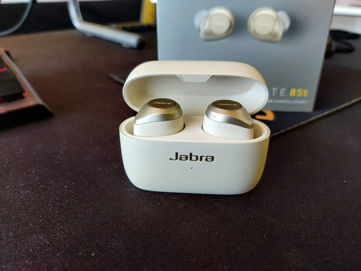 Recensione Recensione Jabra Elite 85t: auricolari TWS top con ANC e gran suono