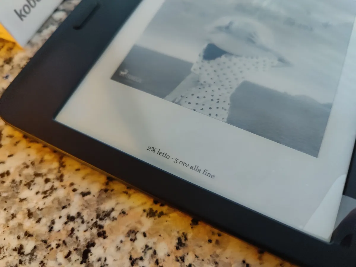 Recensione Recensione Kobo Libra 2: l'eReader impermeabile con tasti fisici