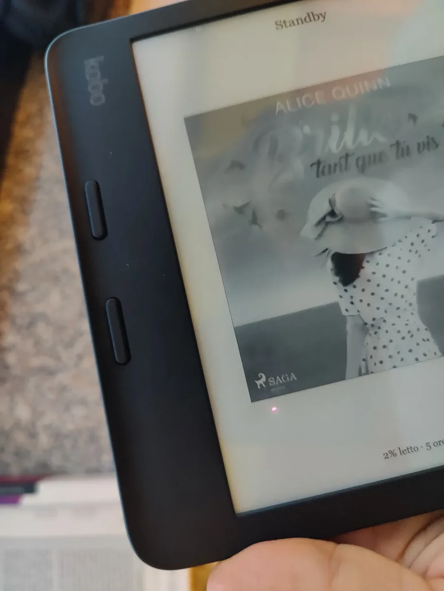 Recensione Recensione Kobo Libra 2: l'eReader impermeabile con tasti fisici