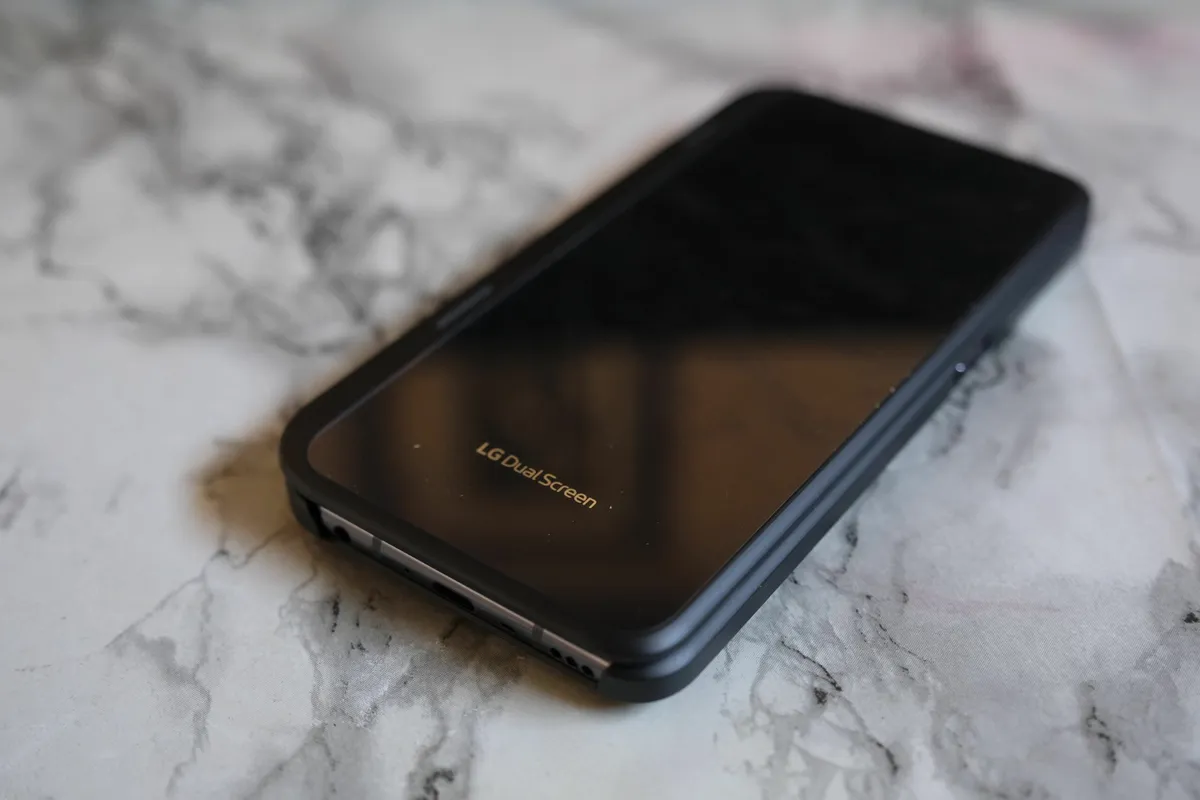 LG V50 ThinQ 5G Review: Doppio Schermo e Prestazioni Sorprendenti