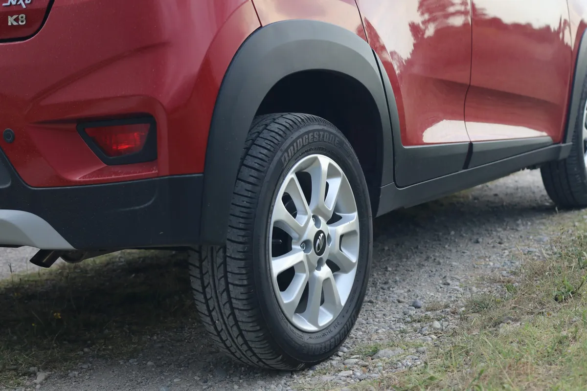 Recensione Mahindra KUV100: il SUV compatto che conquista le città