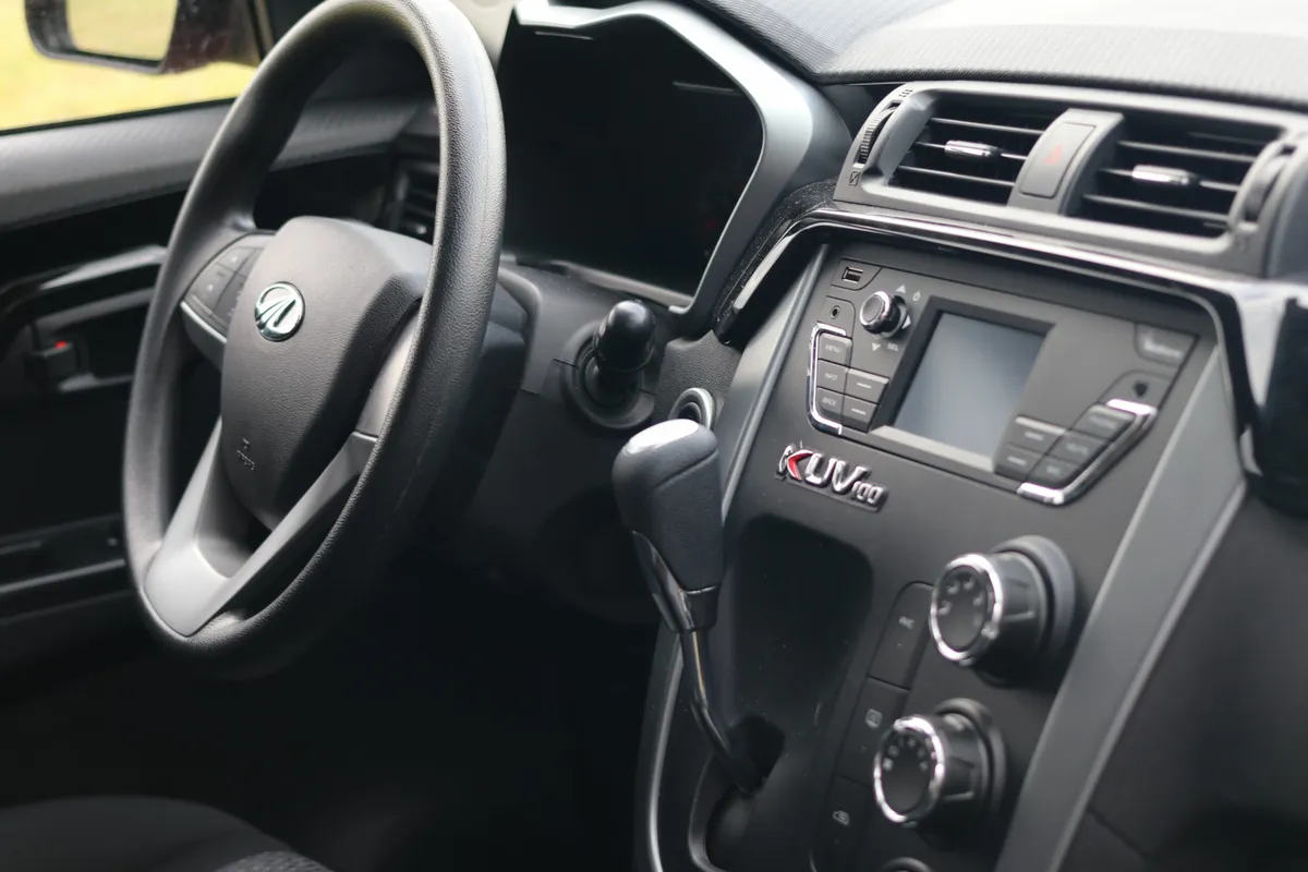 Recensione Mahindra KUV100: il SUV compatto che conquista le città