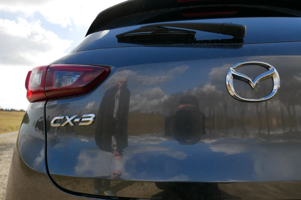 Recensione Mazda CX-3: l'eleganza sportiva di un mini-SUV distintivo