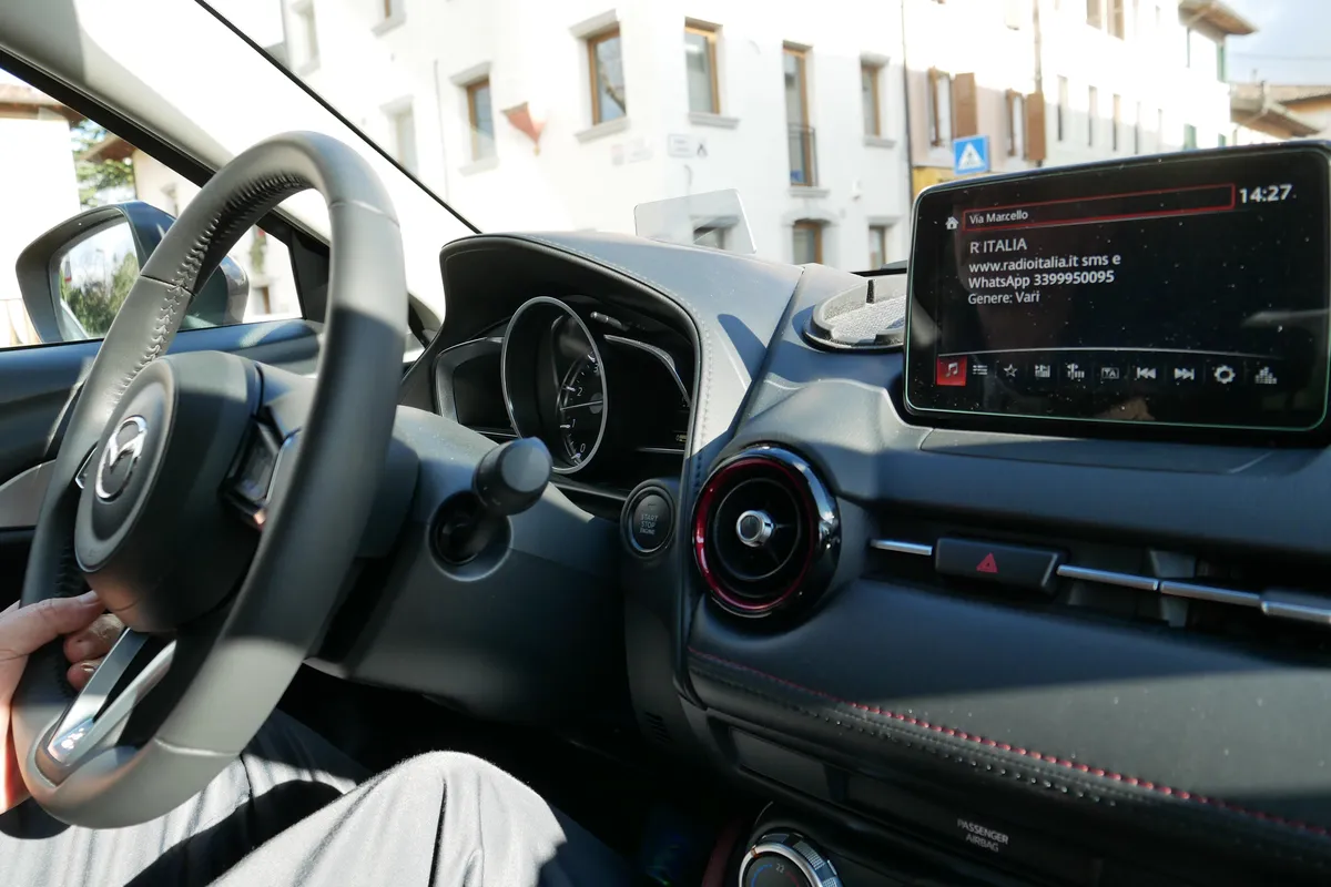 Recensione Mazda CX-3: l'eleganza sportiva di un mini-SUV distintivo