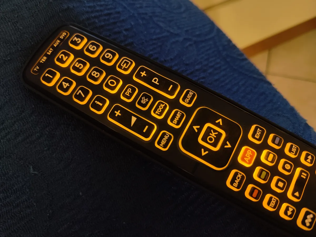 Recensione Meliconi Gumbody Facile 5.1 LED: un telecomando universale pratico e luminoso