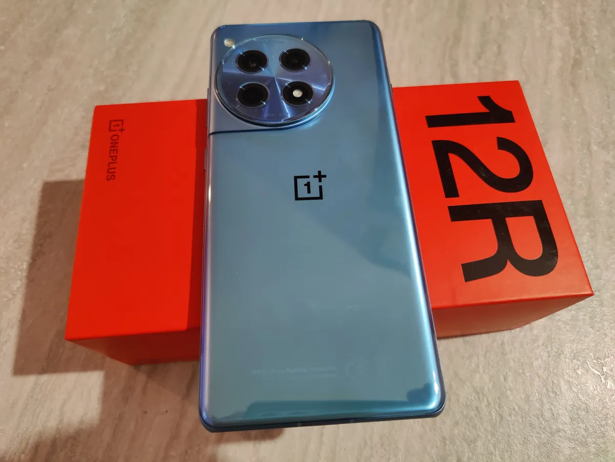 Recensione Recensione OnePlus 12R: il flagship killer con display da 4500 nit