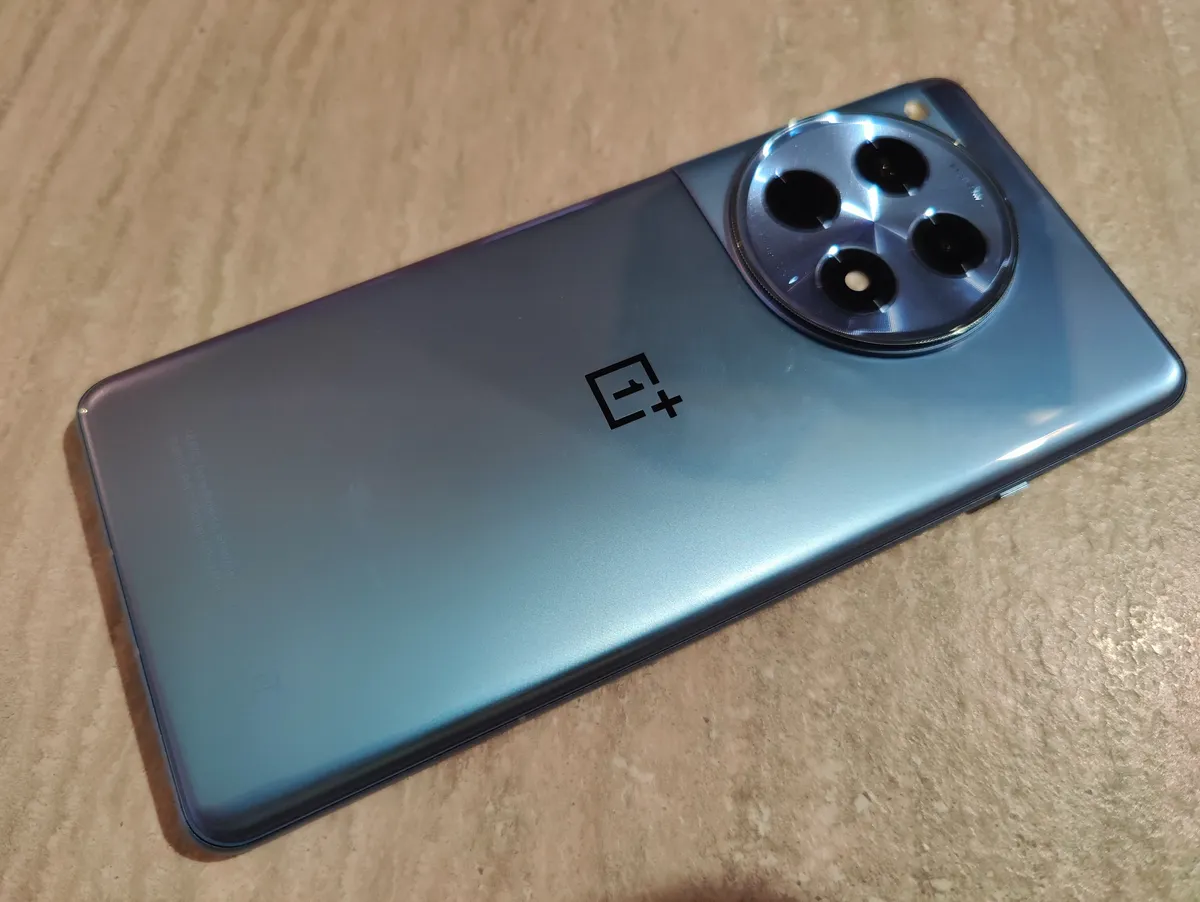 Recensione Recensione OnePlus 12R: il flagship killer con display da 4500 nit