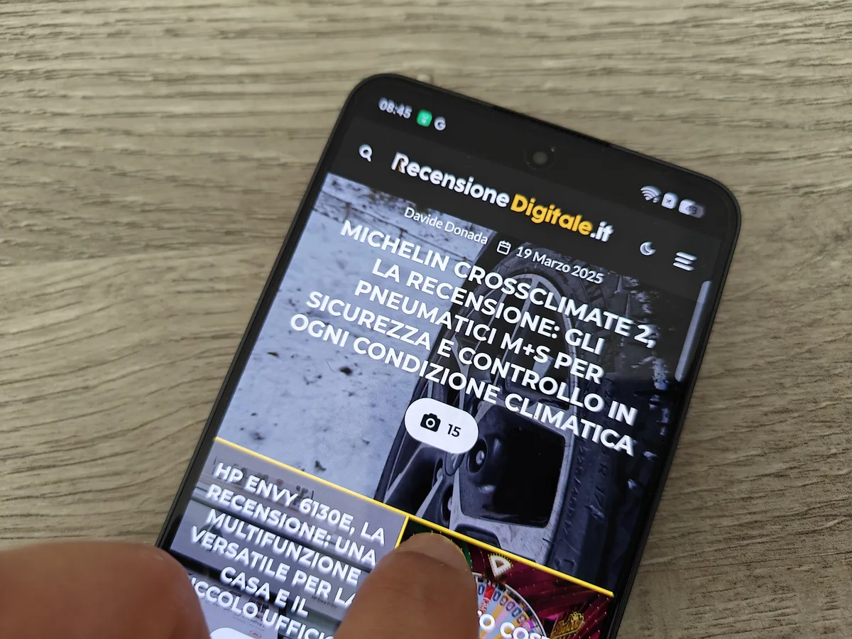 Recensione Recensione OPPO Reno13 F 5G: Design Elegante, Certificazione IP69 e Super Batteria
