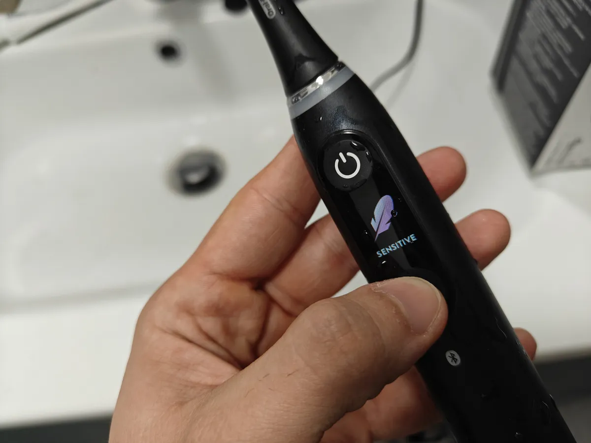 Recensione Recensione Oral-B iO 9: lo spazzolino smart quasi perfetto