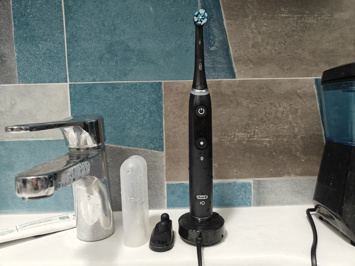 Recensione Recensione Oral-B iO 9: lo spazzolino smart quasi perfetto