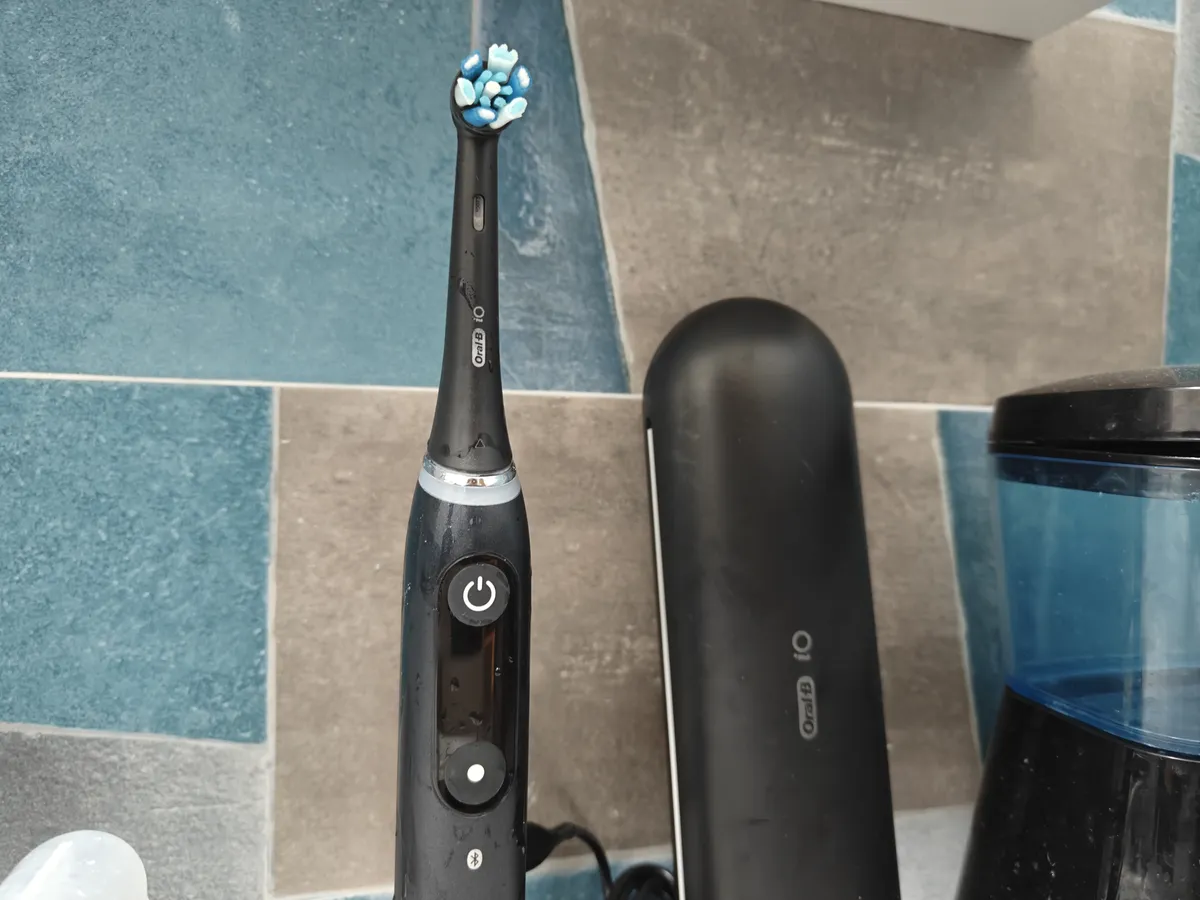 Recensione Recensione Oral-B iO 9: lo spazzolino smart quasi perfetto