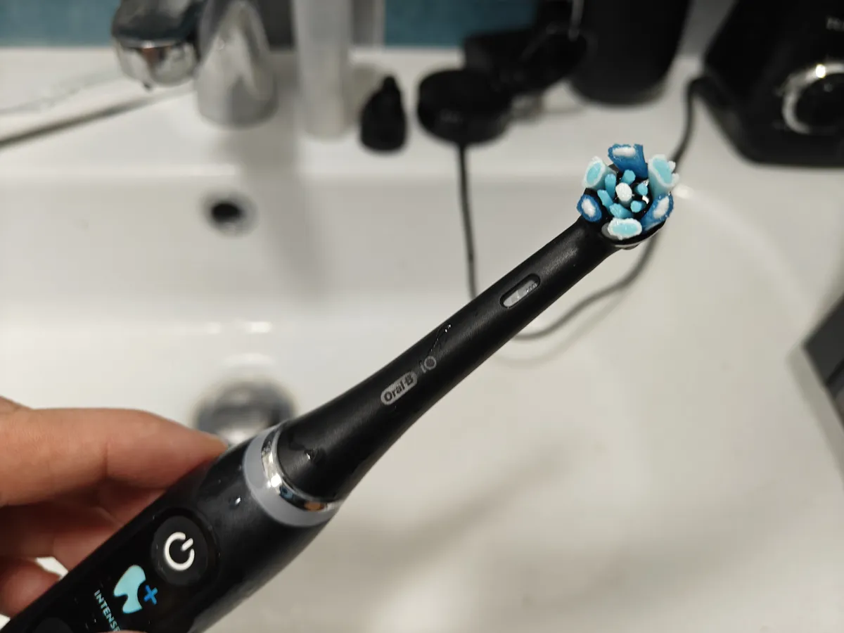 Recensione Recensione Oral-B iO 9: lo spazzolino smart quasi perfetto