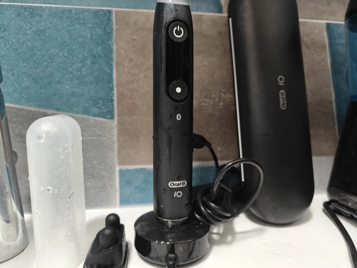Recensione Recensione Oral-B iO 9: lo spazzolino smart quasi perfetto