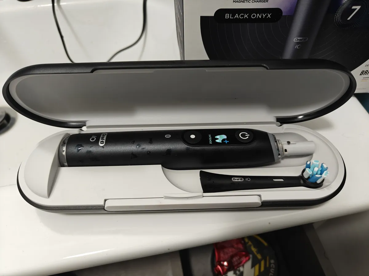 Recensione Recensione Oral-B iO 9: lo spazzolino smart quasi perfetto