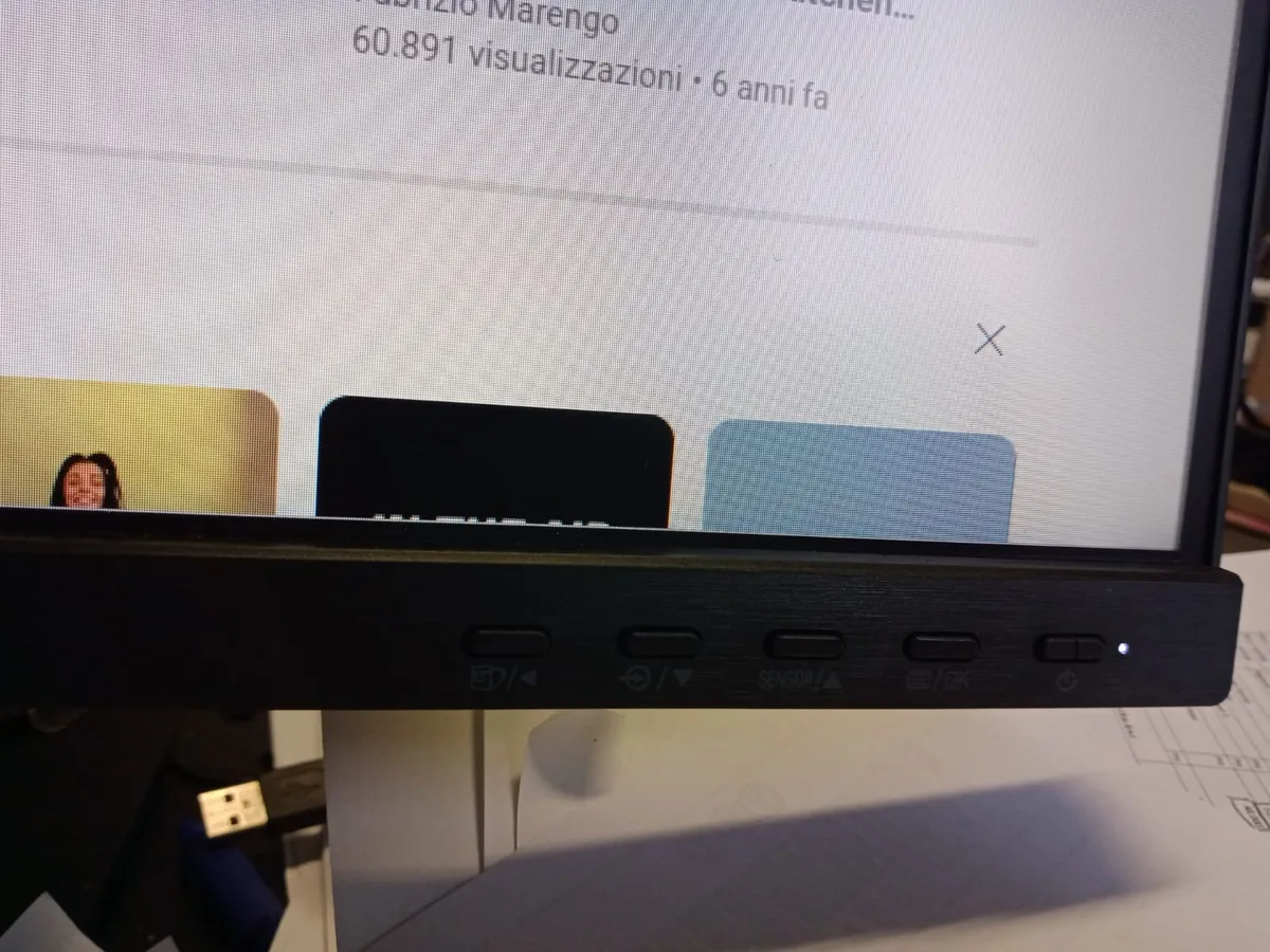 Philips 242B1G recensione: il monitor green conveniente