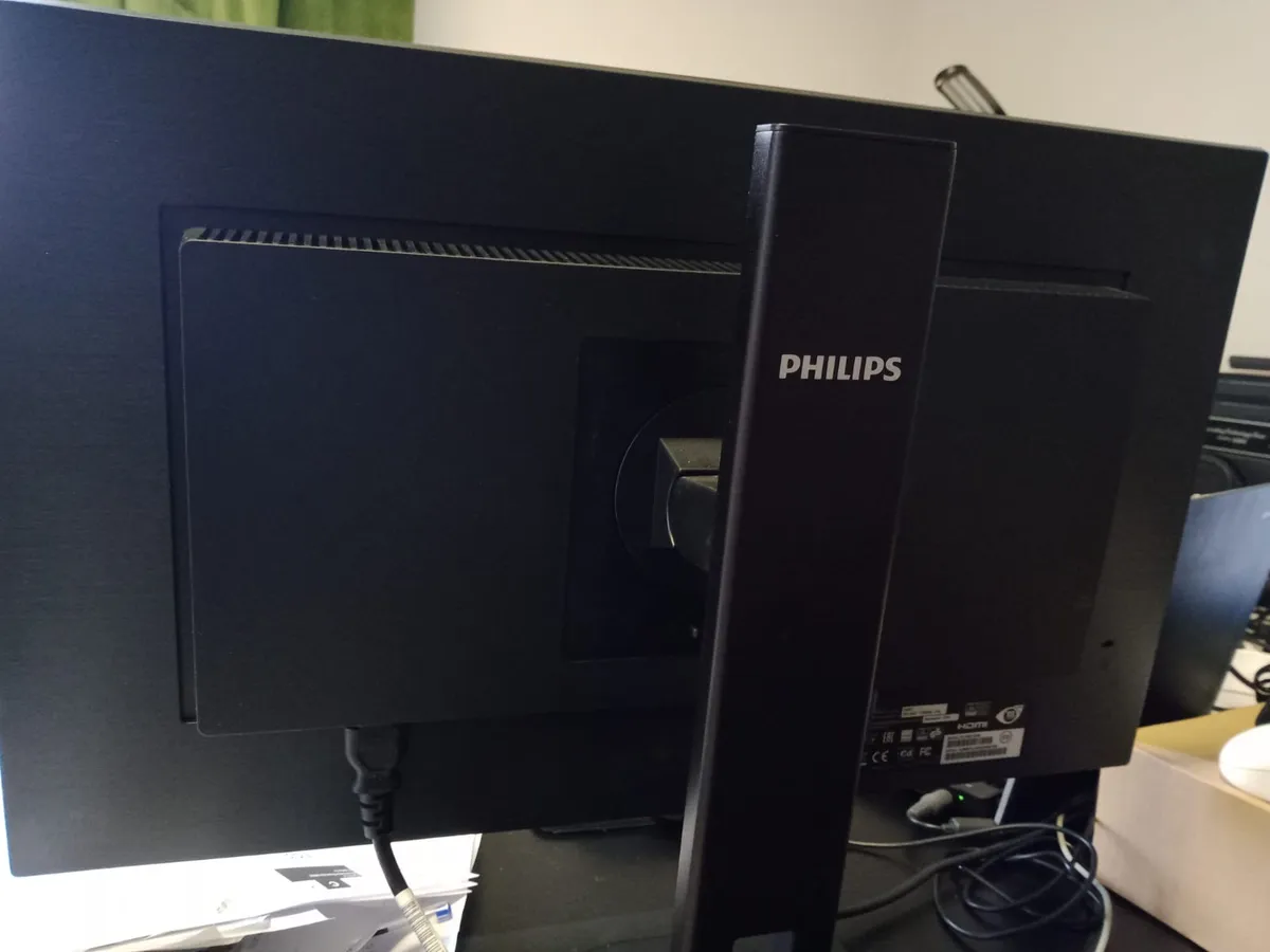Recensione Philips 242B1G recensione: il monitor green conveniente