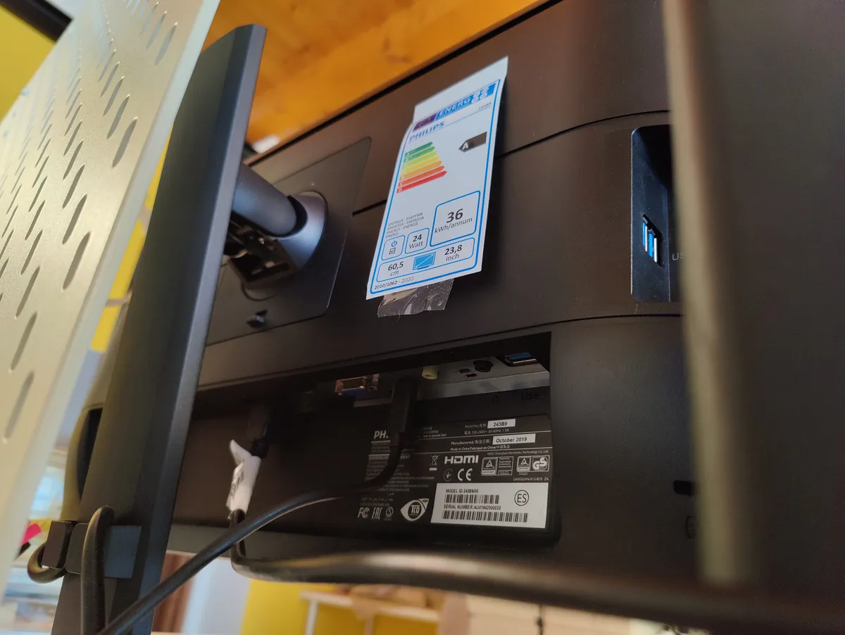 Recensione Philips 243B, la recensione: un monitor ergonomico per lavorare