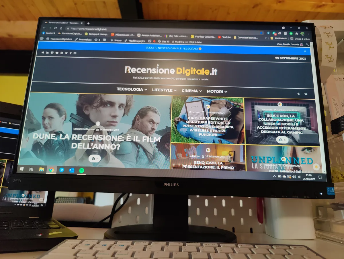 Recensione Philips 243B, la recensione: un monitor ergonomico per lavorare