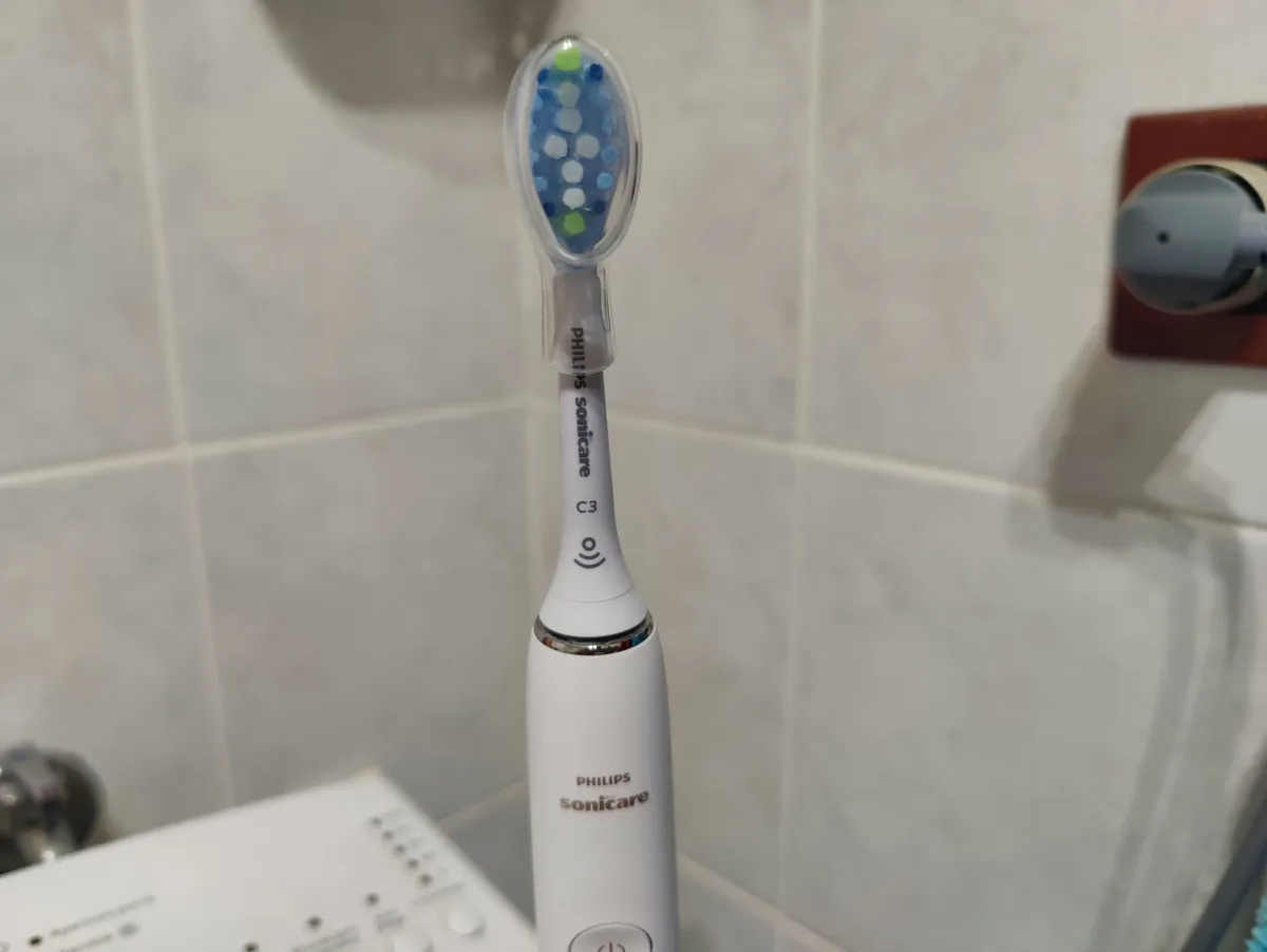Recensione Recensione Philips Sonicare DiamondClean 9000: spazzolino sonico top
