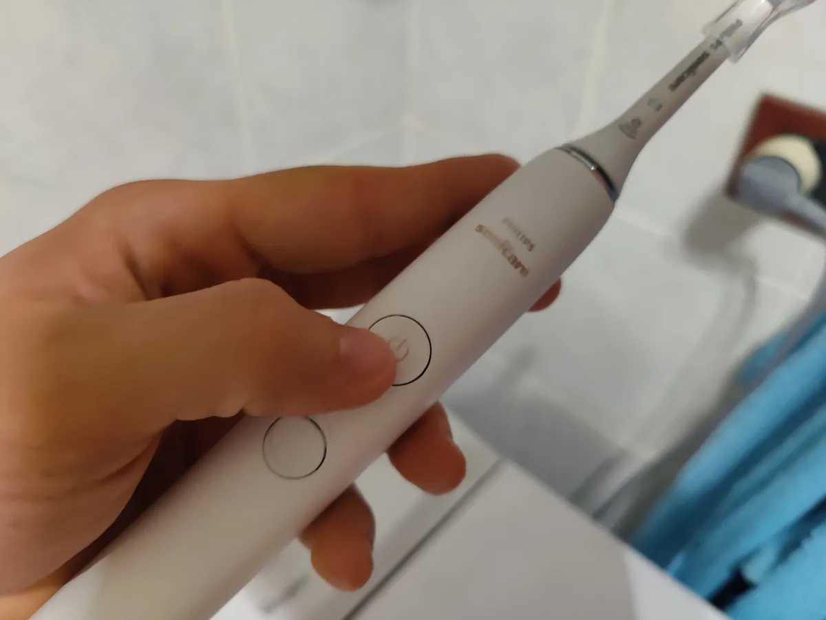 Recensione Recensione Philips Sonicare DiamondClean 9000: spazzolino sonico top