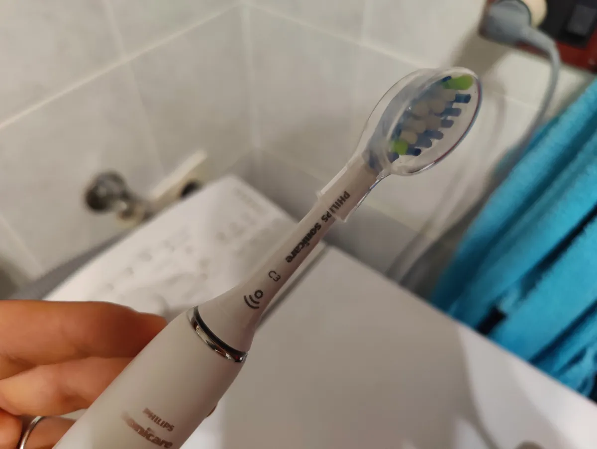 Recensione Recensione Philips Sonicare DiamondClean 9000: spazzolino sonico top