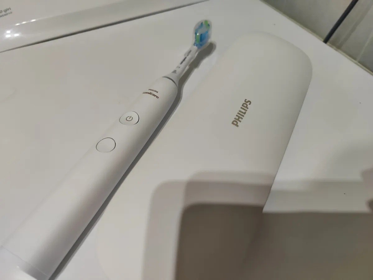 Recensione Recensione Philips Sonicare DiamondClean 9000: spazzolino sonico top