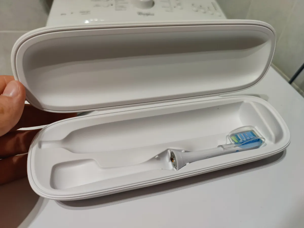 Recensione Recensione Philips Sonicare DiamondClean 9000: spazzolino sonico top