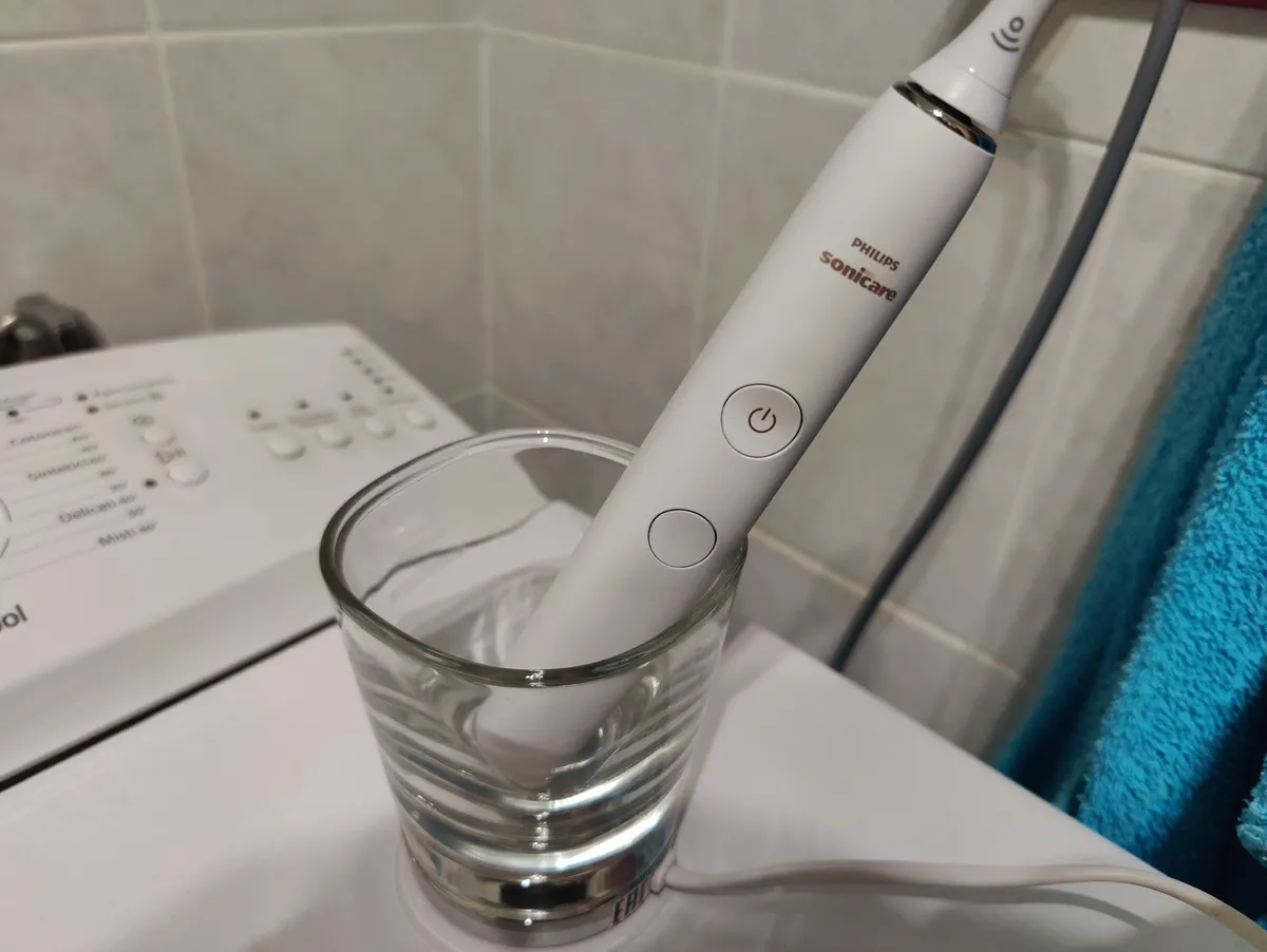 Recensione Recensione Philips Sonicare DiamondClean 9000: spazzolino sonico top