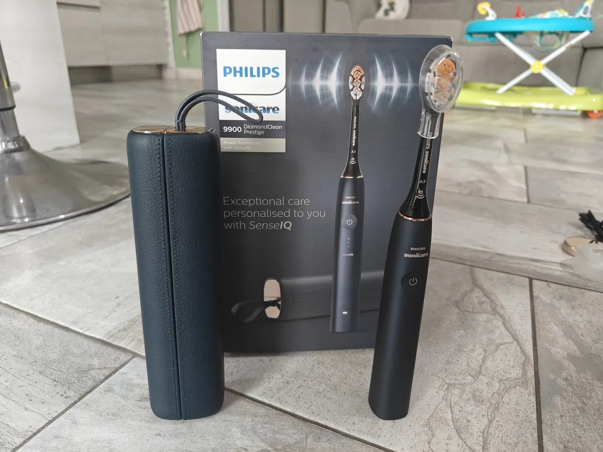 Recensione Recensione Philips Sonicare 9900 Prestige: spazzolino smart