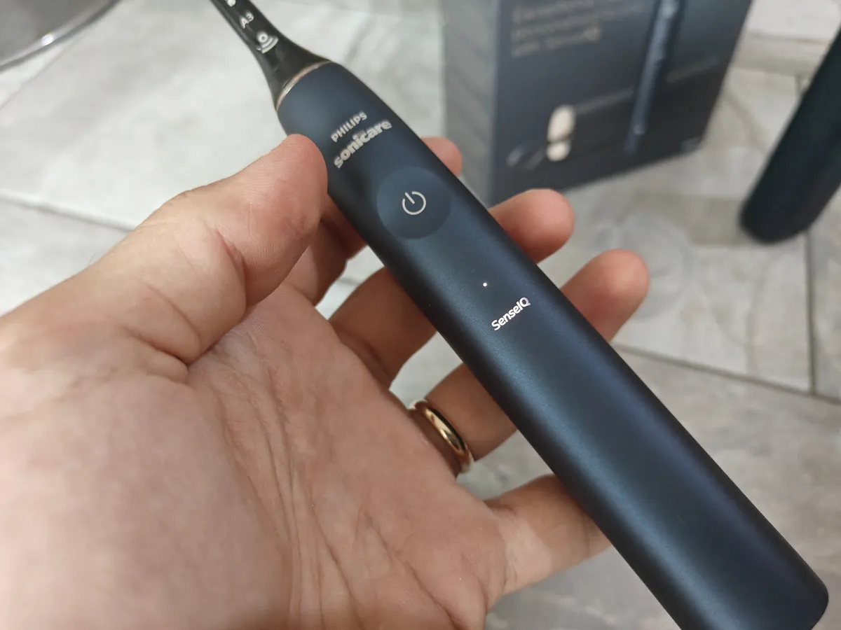Recensione Recensione Philips Sonicare 9900 Prestige: spazzolino smart