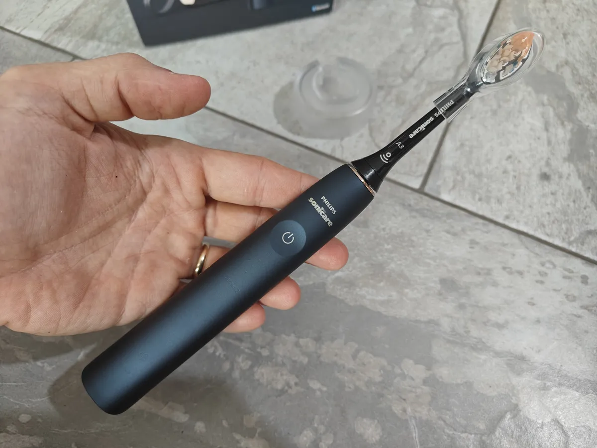 Recensione Recensione Philips Sonicare 9900 Prestige: spazzolino smart