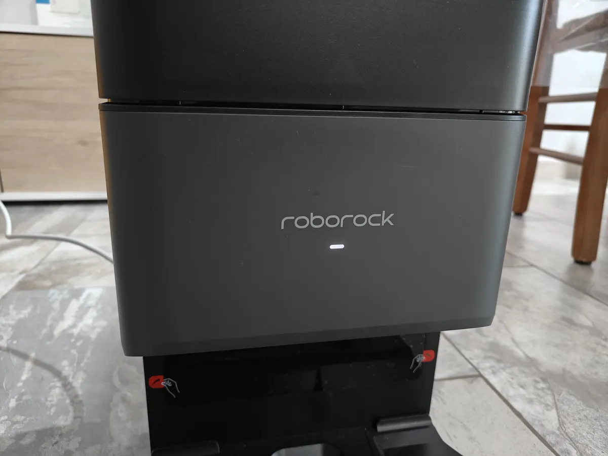 Roborock Q5 Max+, la recensione: il robot aspirapolvere con svuotamento automatico che fa tutto da solo