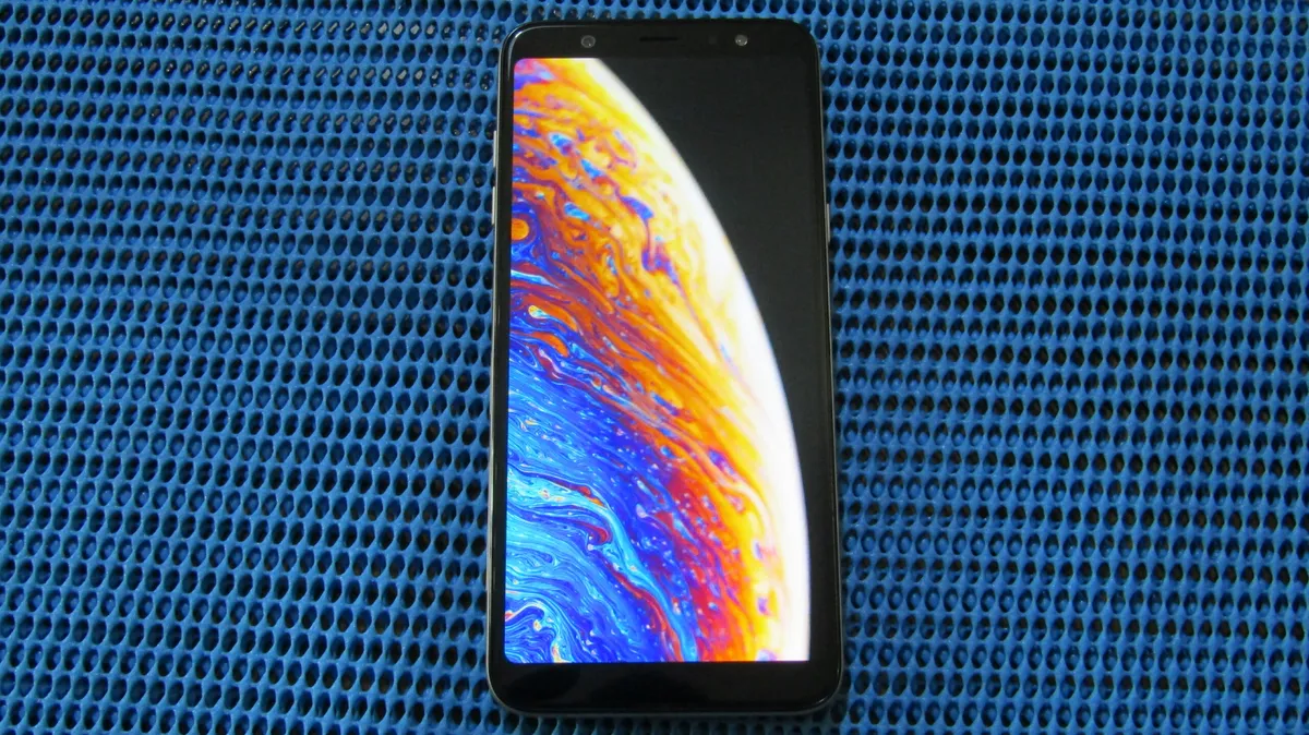 Samsung Galaxy A6+: un medio gamma completo ma un po' lento