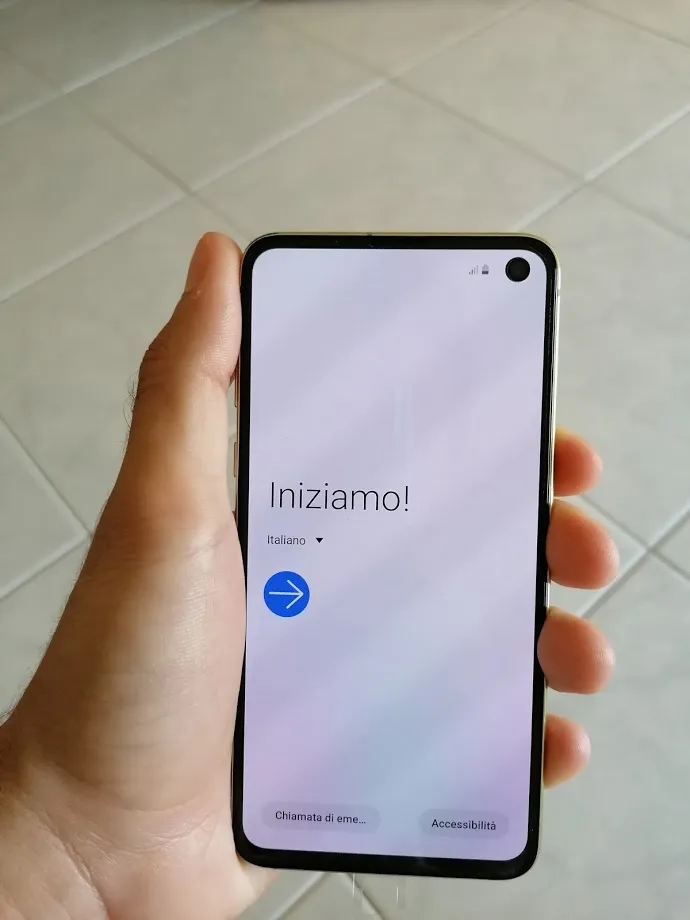 Samsung Galaxy S10e: il compatto che sorprende nel segmento top di gamma