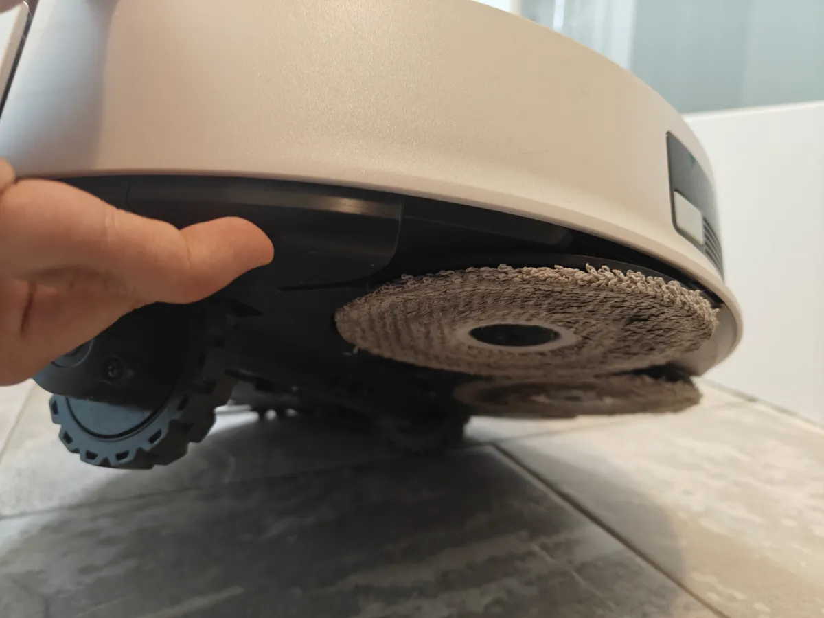 Recensione Recensione Samsung Jet Bot Combo AI: Vapore e AI per la Pulizia
