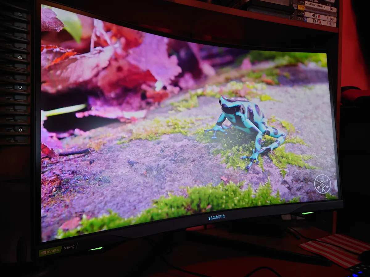 Recensione Recensione Samsung Odyssey G7: monitor gaming QLED 240Hz 1000R