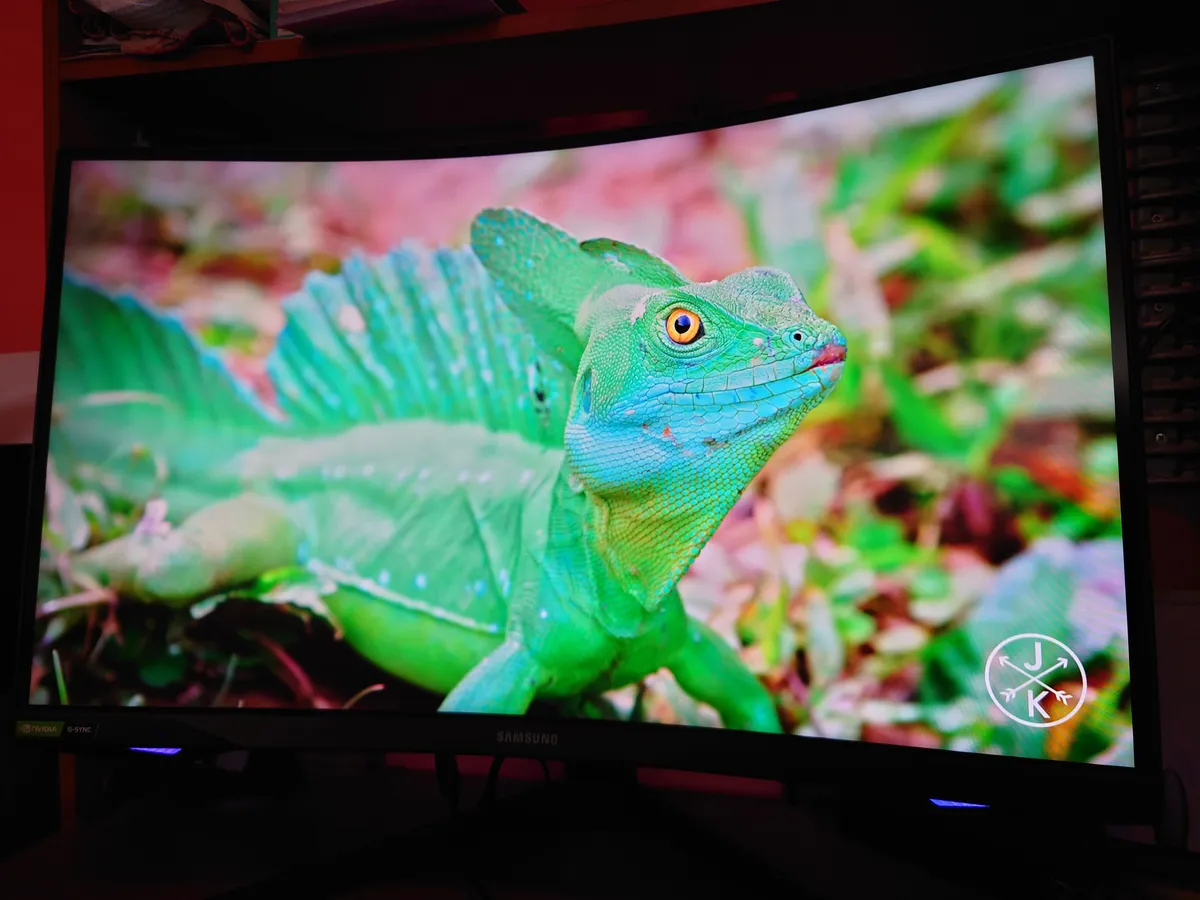 Recensione Recensione Samsung Odyssey G7: monitor gaming QLED 240Hz 1000R