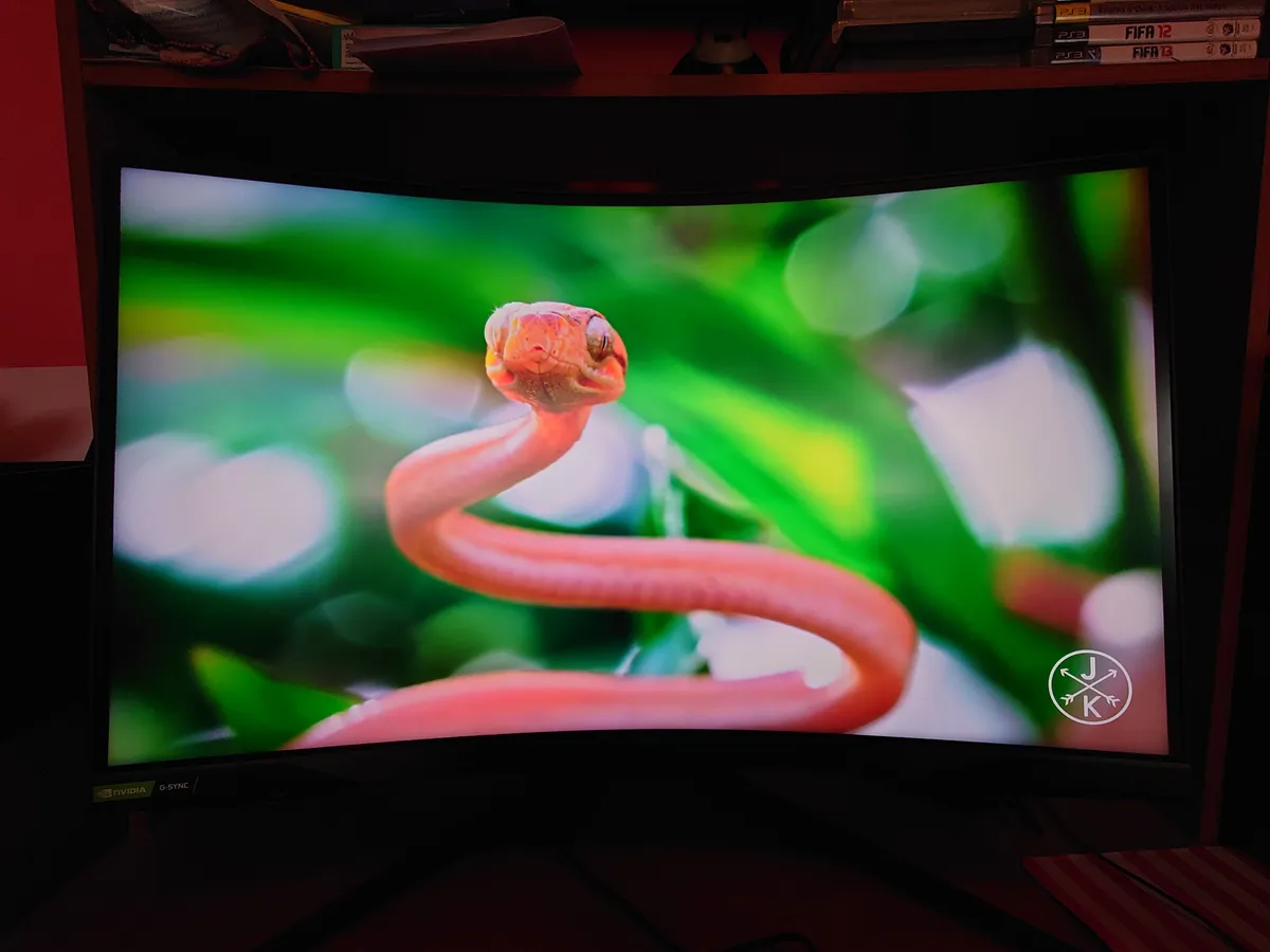 Recensione Recensione Samsung Odyssey G7: monitor gaming QLED 240Hz 1000R