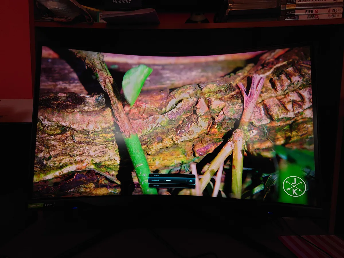 Recensione Recensione Samsung Odyssey G7: monitor gaming QLED 240Hz 1000R