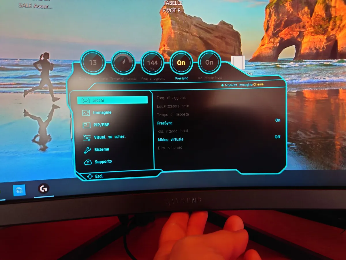 Recensione Recensione Samsung Odyssey G7: monitor gaming QLED 240Hz 1000R