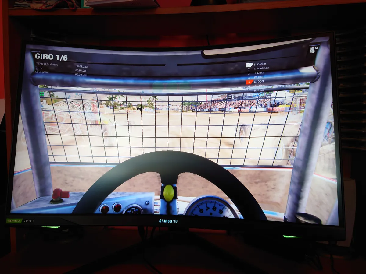 Recensione Recensione Samsung Odyssey G7: monitor gaming QLED 240Hz 1000R