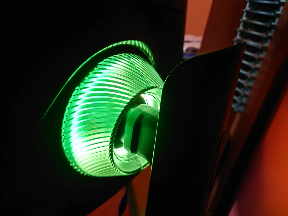 Recensione Recensione Samsung Odyssey G7: monitor gaming QLED 240Hz 1000R