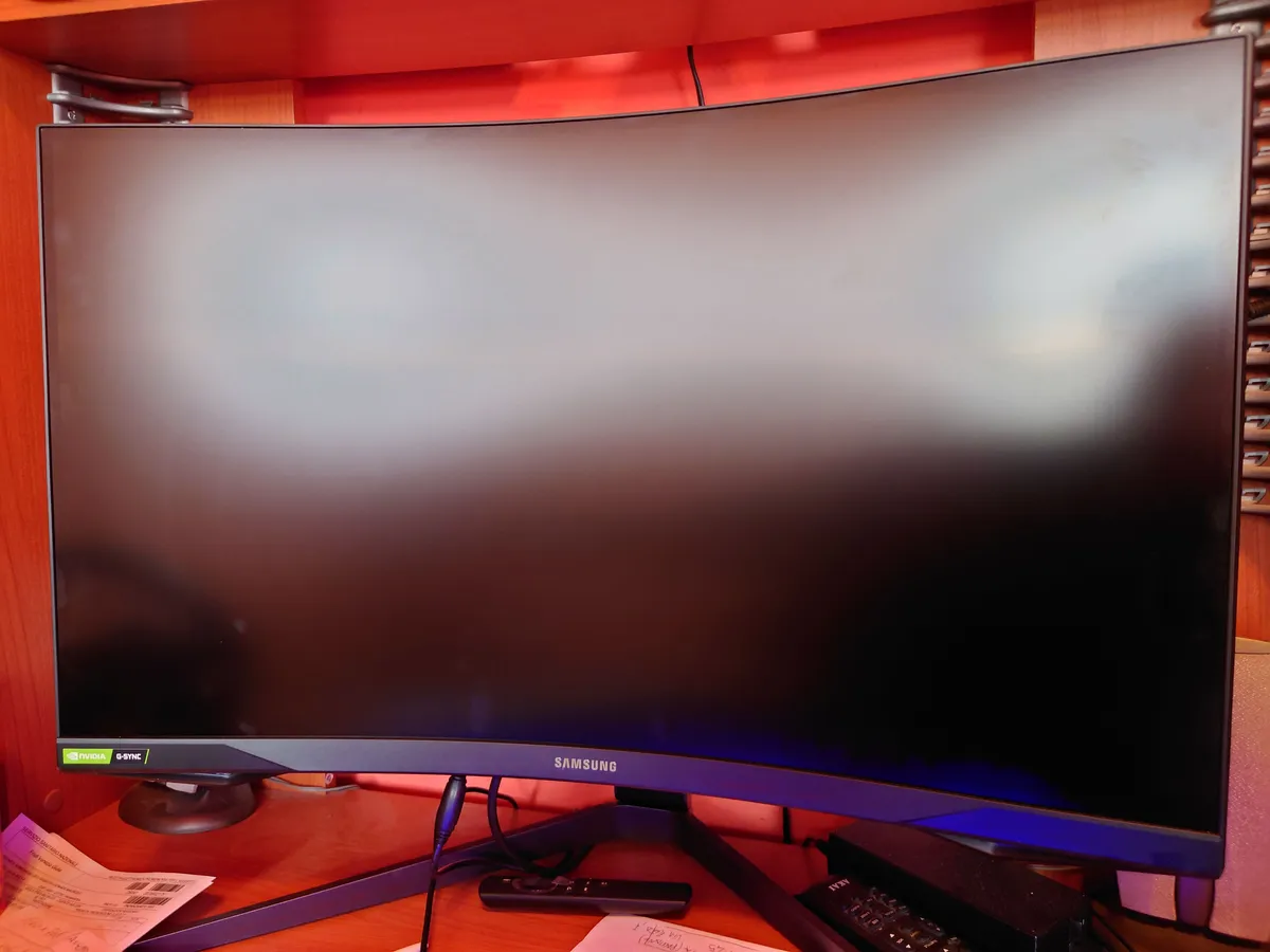 Recensione Recensione Samsung Odyssey G7: monitor gaming QLED 240Hz 1000R