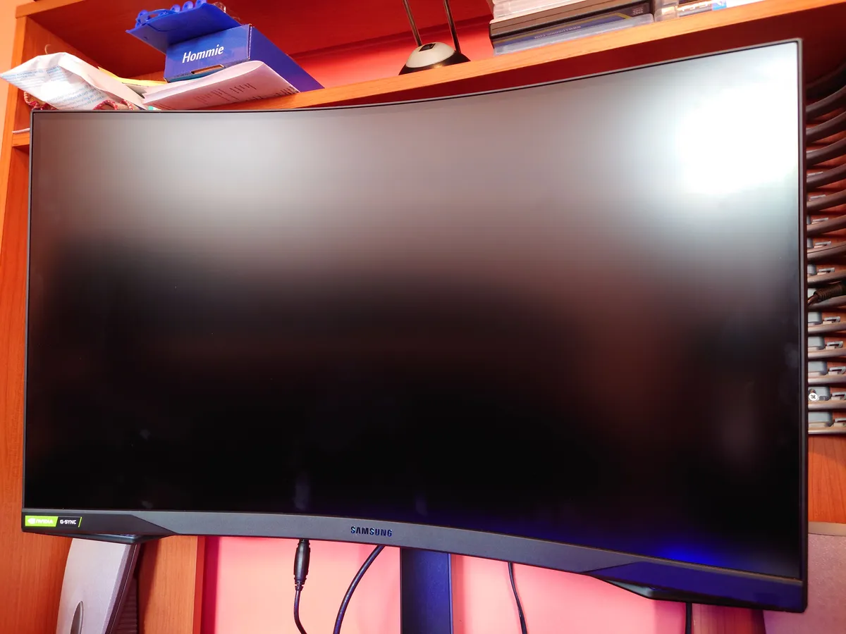 Recensione Recensione Samsung Odyssey G7: monitor gaming QLED 240Hz 1000R