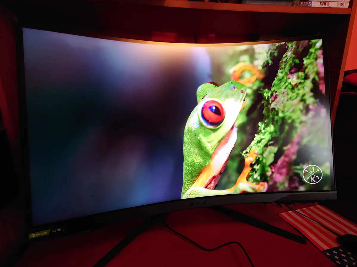 Recensione Recensione Samsung Odyssey G7: monitor gaming QLED 240Hz 1000R
