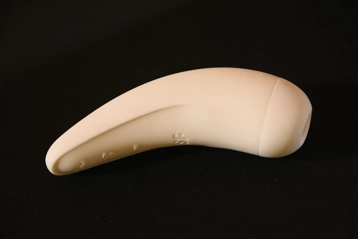 Recensione Recensione Satisfyer Curvy 2+: Un vibratore smart intrigante