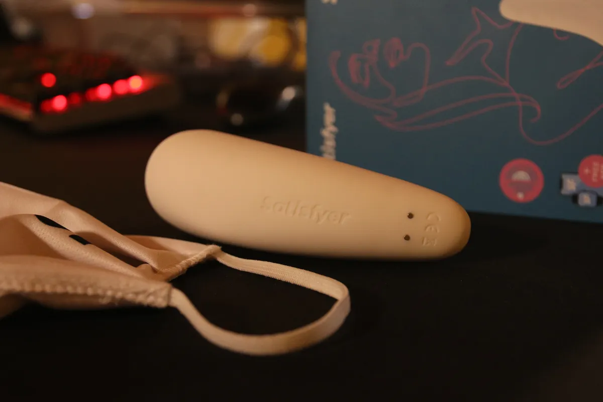Recensione Recensione Satisfyer Curvy 2+: Un vibratore smart intrigante
