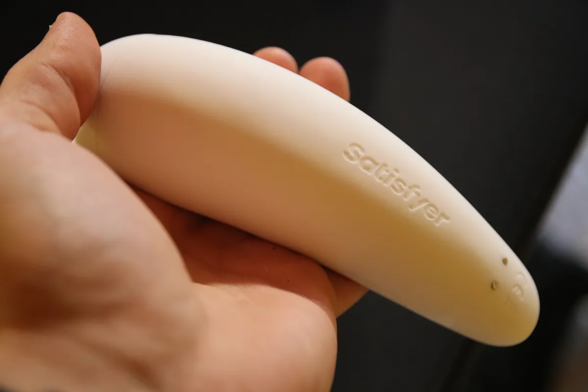 Recensione Recensione Satisfyer Curvy 2+: Un vibratore smart intrigante