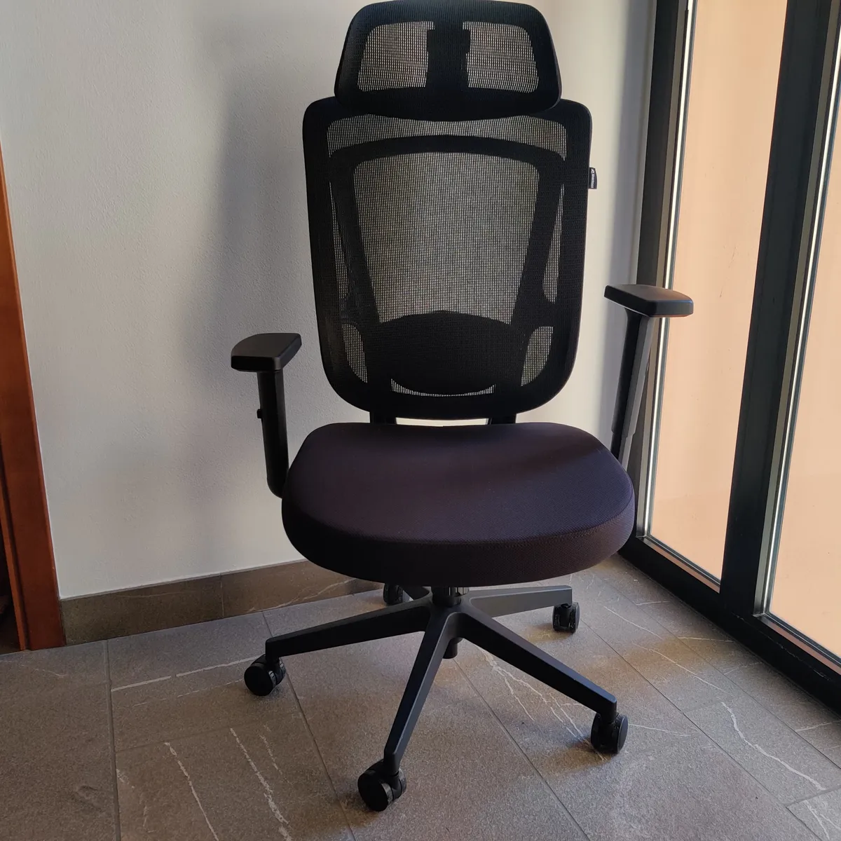 Recensione Recensione Sharkoon OfficePal C10: sedia ergonomica per l'ufficio