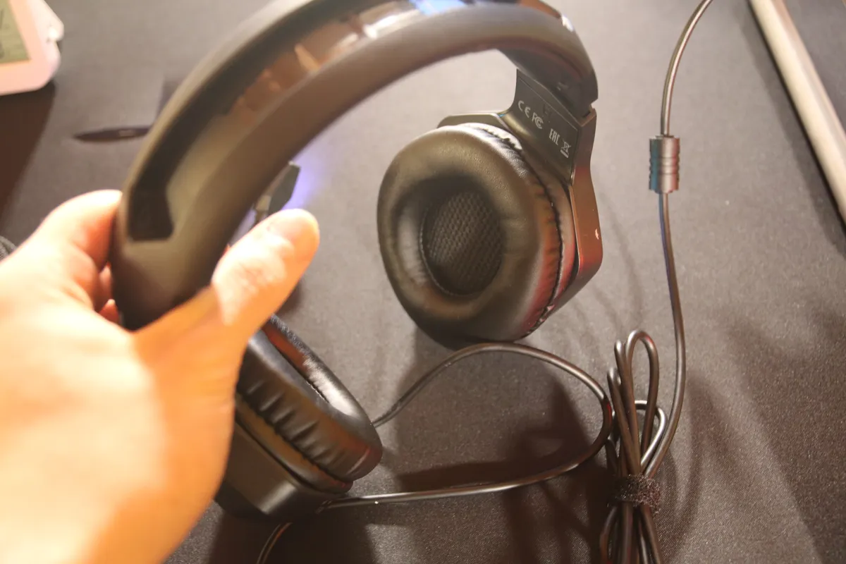 Recensione Sharkoon Rush ER30: cuffie RGB economiche con prestazioni soddisfacenti